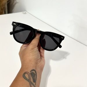 BRAND NEW WOMEN’S ROUNDED SUNGLASSES